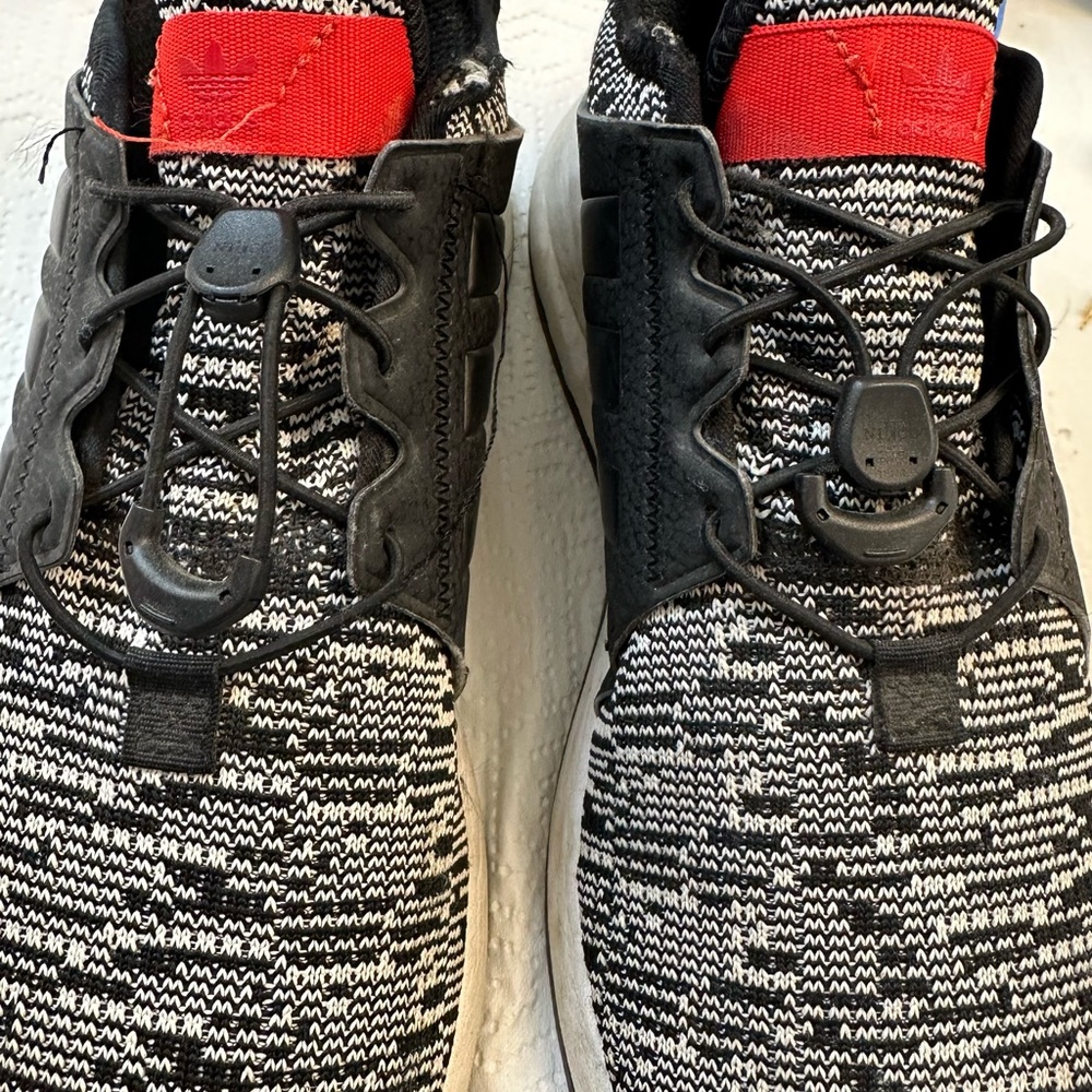 Stylish Black and White Men's Shoes